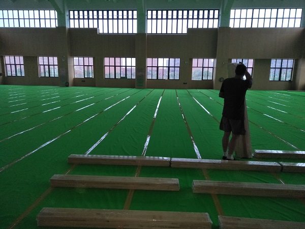 篮球馆实木地板如何预防开裂