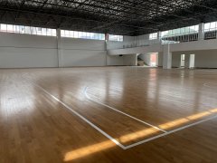 贵州凯里开发区恒成中学篮球馆地板