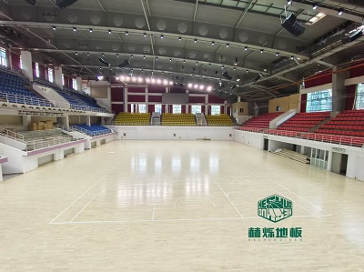 专业运动木地板的核心结构与性能标准全解析