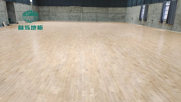 <b>选球馆地板不用盲目比价，看懂篮球馆地板价格</b>